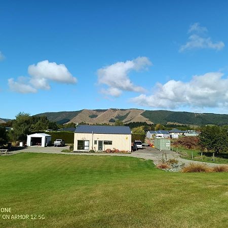 Ferienwohnung Flying Plate Saloon Waimate Exterior foto
