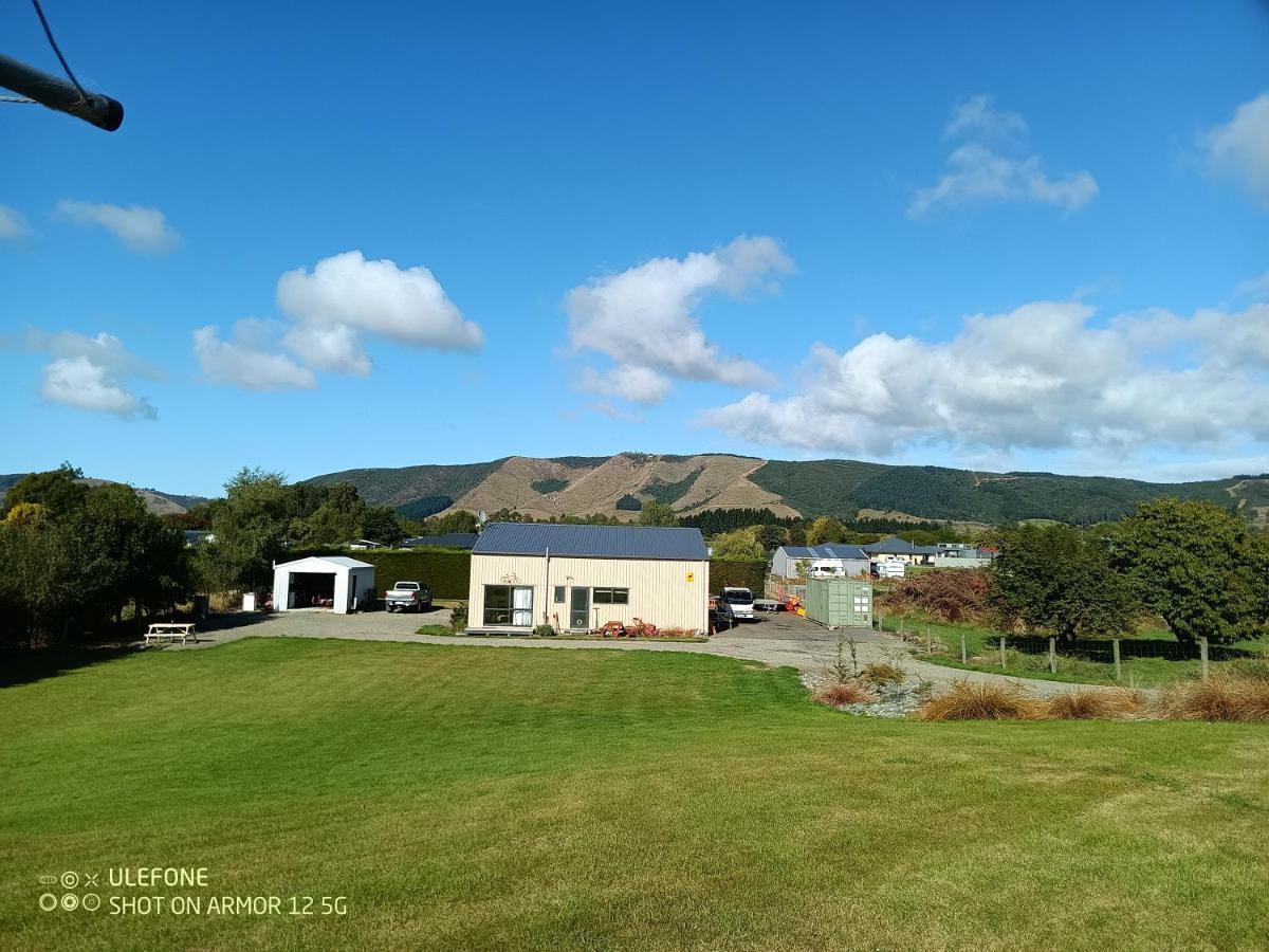 Ferienwohnung Flying Plate Saloon Waimate Exterior foto